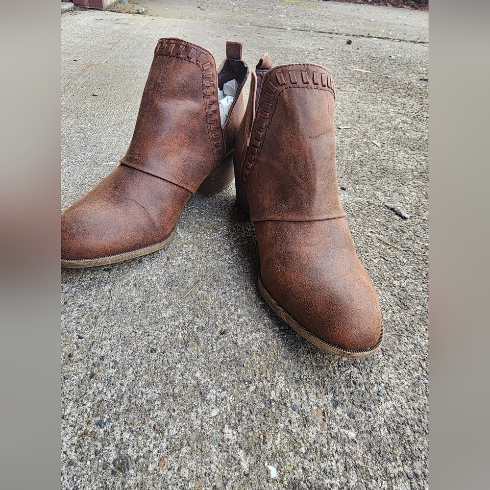 Rock & Candy Tan Ankle Booties